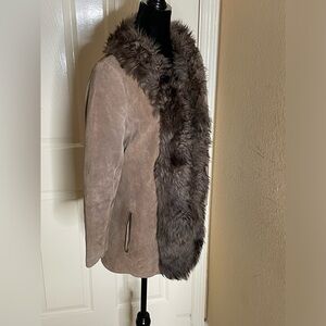 Vintage S.H.G. BROWN Tan SUEDE LEATHER Women's Coat Made in ENGLAND SHG Fur Trim